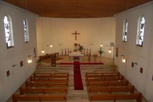 Kirchenschiff und Altarraum